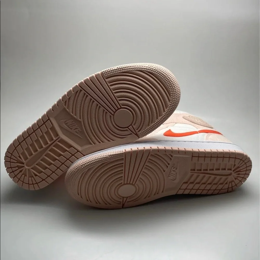 Air Jordan 1 Mid SE - Picture 4 of 5